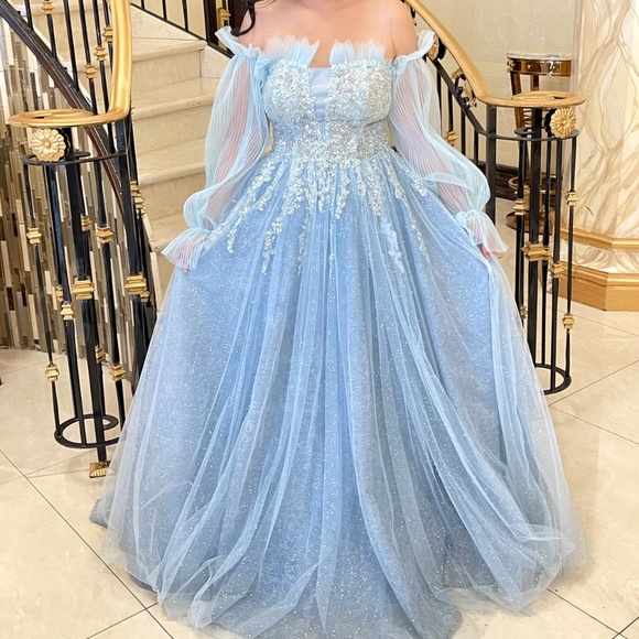 Dress - Picture 3 of 3